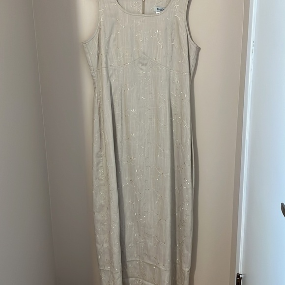 Linen/Rayon Blend Maxi Dress - Picture 2 of 6